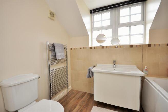ENSUITE BATHROOM
