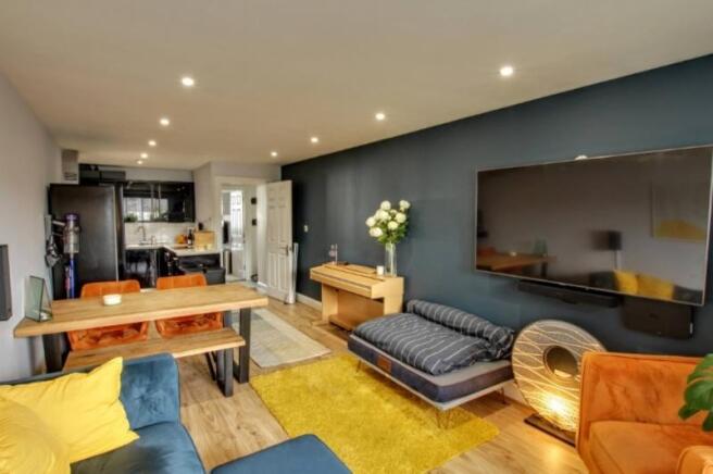 356_lounge pic 3 - furn.jpg