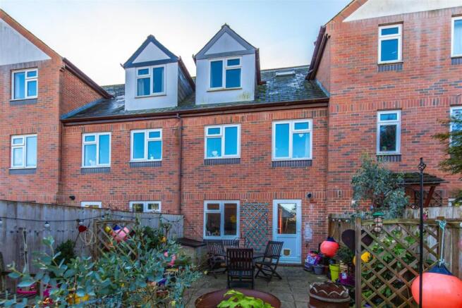 5 Ashdown Court-5.jpg