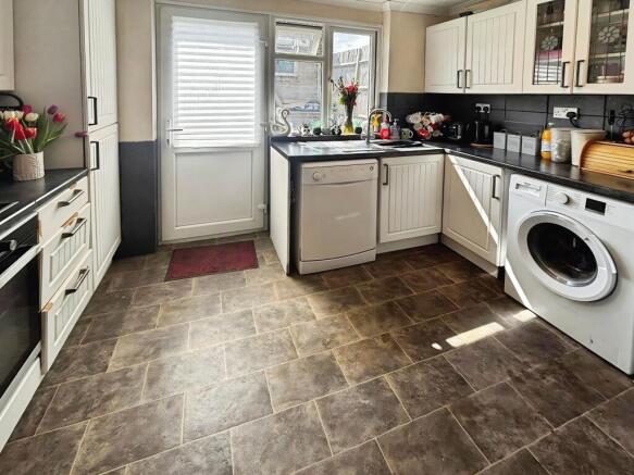 Mendip Close, Buckskin, Basingstoke, RG22 photo 4
