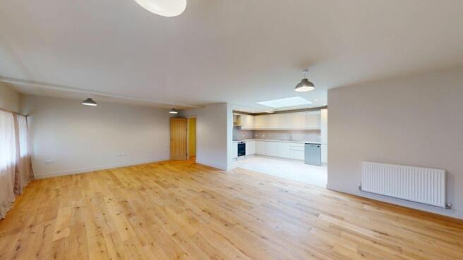 5 bed House to rent Image 5