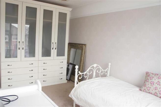 Side Bedroom 4