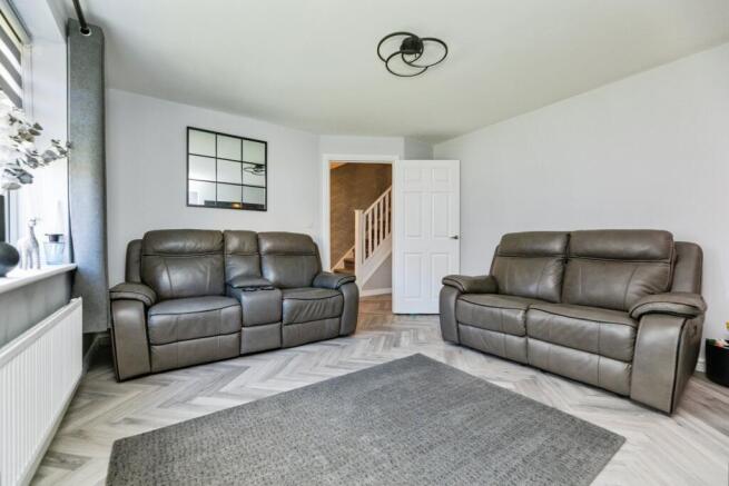 4 bed Detached for sale Image 10