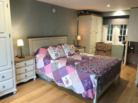 Bed 4.JPG