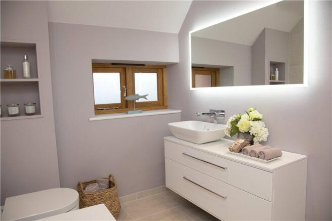 Family Bathroom 1
