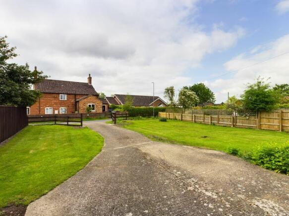 Front Garden & Driveway