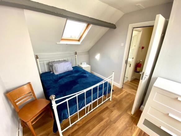 2 bed House Share to rent Image 12