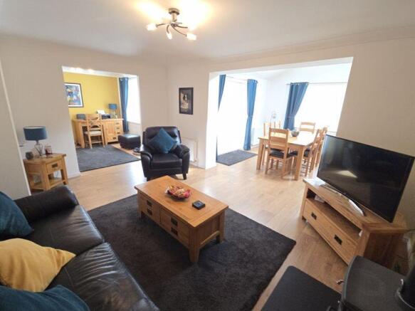 Open Plan Lounge / Sun Room