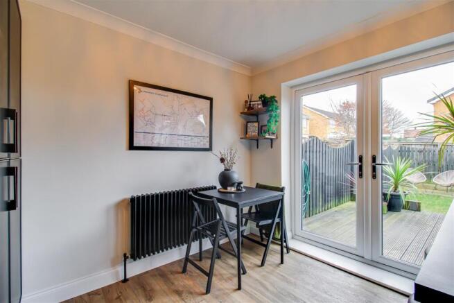 3 bed Semi-Detached for sale Image 4