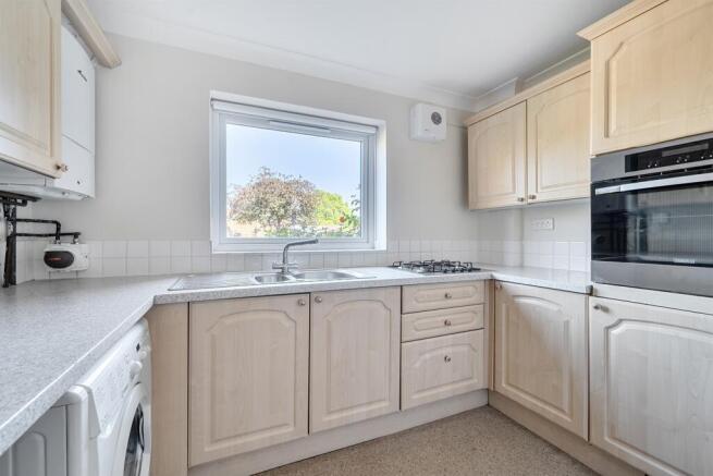 Riseley Road, Maidenhead photo 4