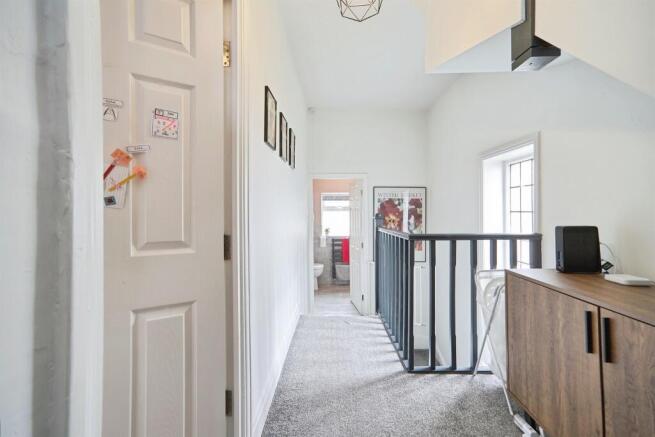 4 bed Semi-Detached for sale Image 6