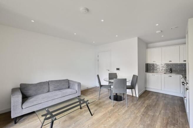 1 bed Flat to rent Image 4