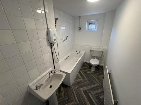 Bathroom 1.jpeg