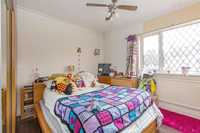 Bedroom 1-2.jpg