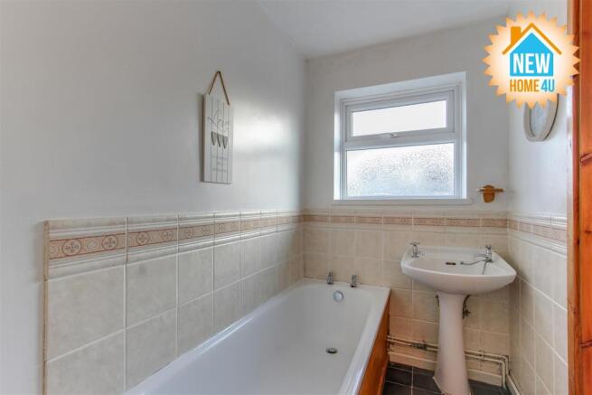 FAMILY BATHROOM: