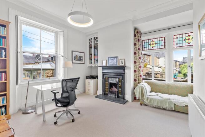 6 bed Semi-Detached for sale Image 8