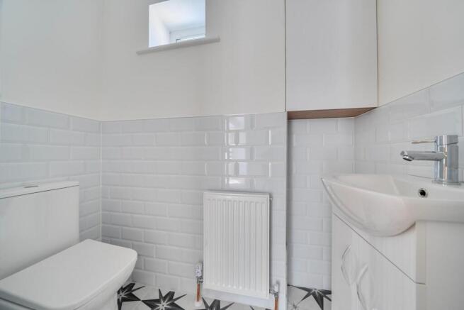 4 bed Semi-Detached Bungalow for sale Image 8