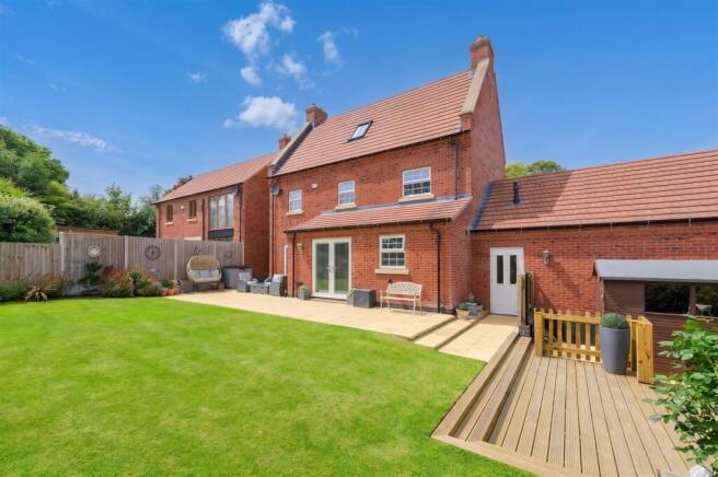 8 Poplar Close, Overseal