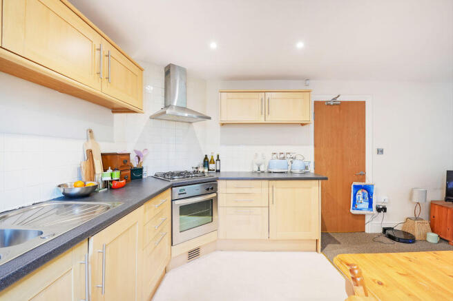 1 bed Apartment to rent Image 4