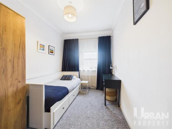 3 bed Apartment to rent Image 10