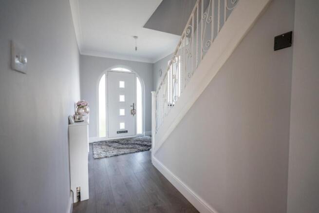 5 bed Semi-Detached for sale Image 10