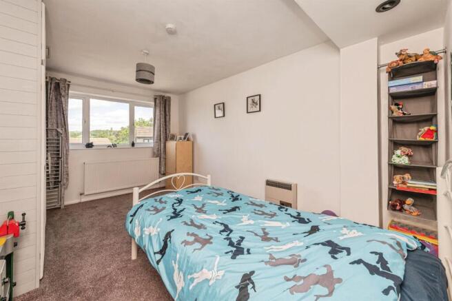 4 bed Detached for sale Image 11