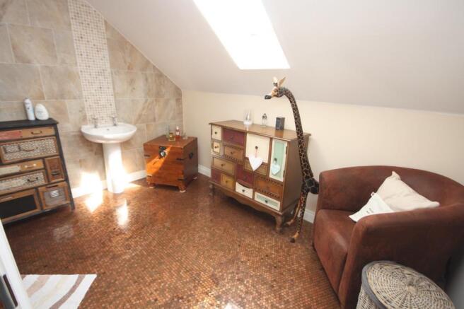 4 bed Detached for sale Image 12