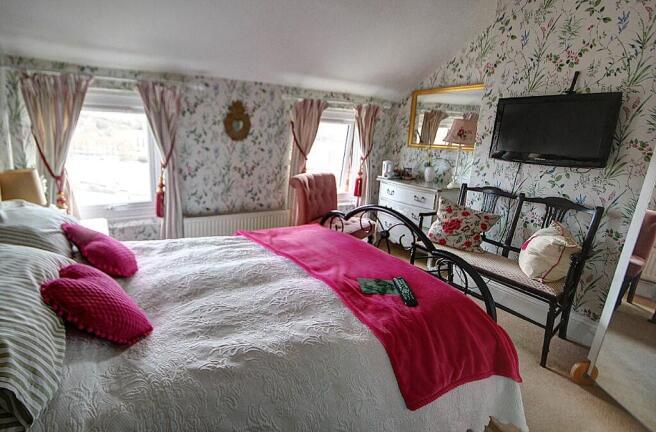 5 bed Terraced for sale Image 8