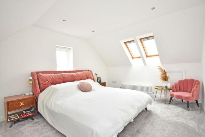 6 bed Detached for sale Image 9