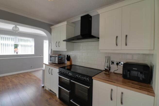 3 bed Semi-Detached for sale Image 9