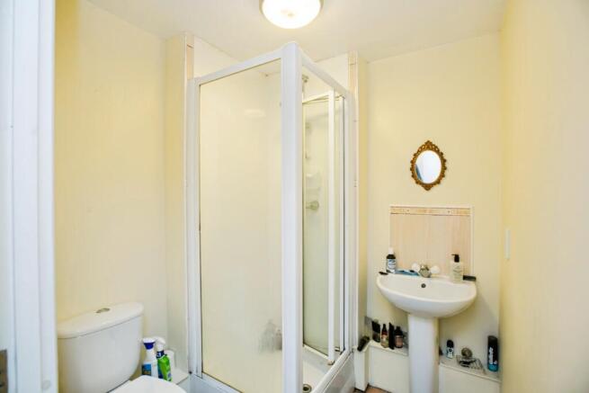 2 bed Flat for sale Image 5