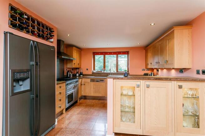 8305879-interior25.JPG