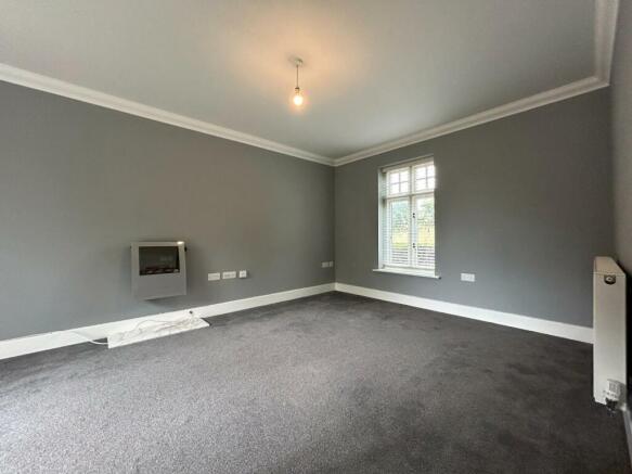 SITTING / DINING AREA