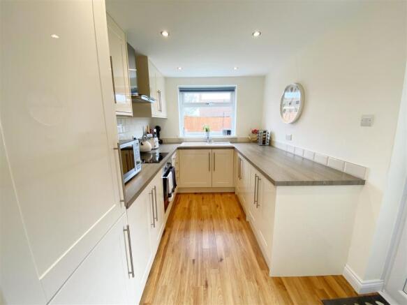 Kitchen 1.jpg