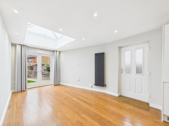 CAM02136G0-PR0556-STILL005