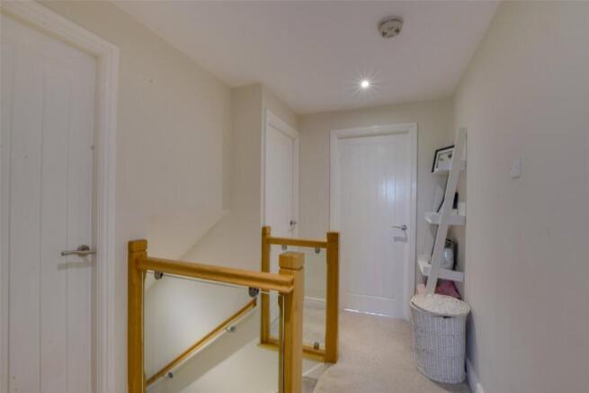 3 bed Semi-Detached for sale Image 10