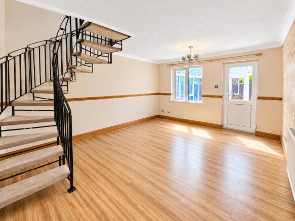 2-bedroom House with Garden and Conservatory near