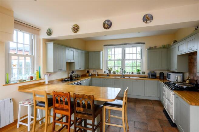 6 bed Detached for sale Image 12
