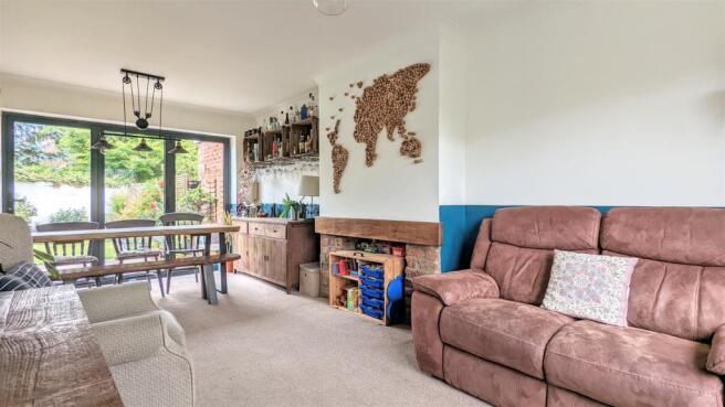 LIVING/DINING ROOM