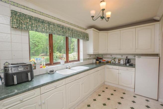 Hogarth Avenue, Brentwood photo 3