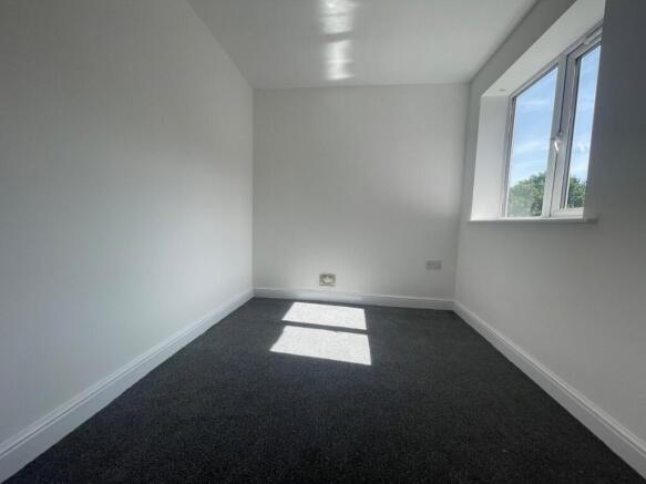 3 bed Flat to rent Image 6