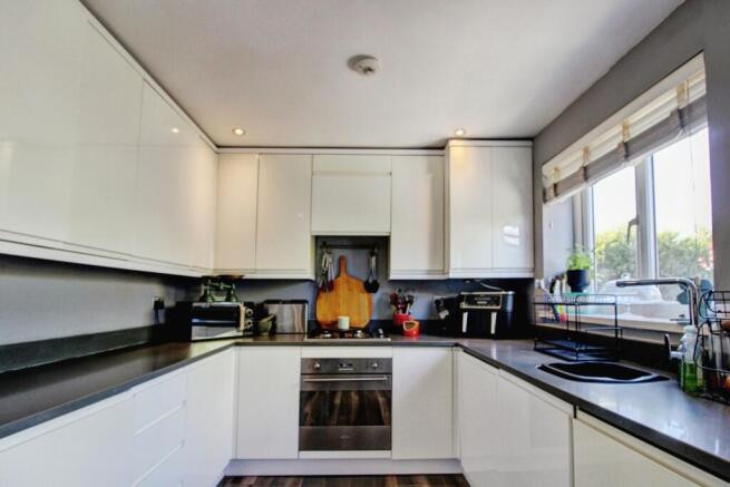 3 bed Semi-Detached for sale Image 5