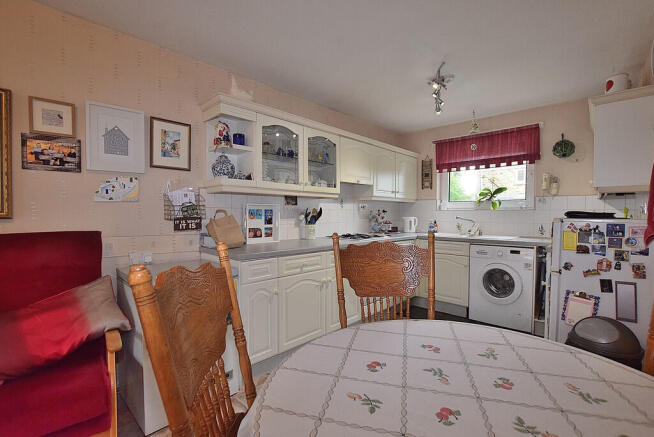 3 bed Terraced for sale Image 5