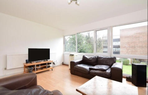 Romford Road, Chigwell, IG7
