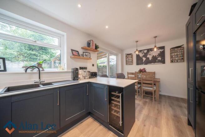 Sevenoaks Close, Macclesfield, SK10 3BE photo 4