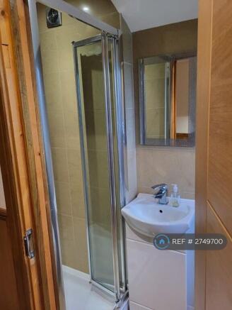 Private Bathroom For Bedroom 1