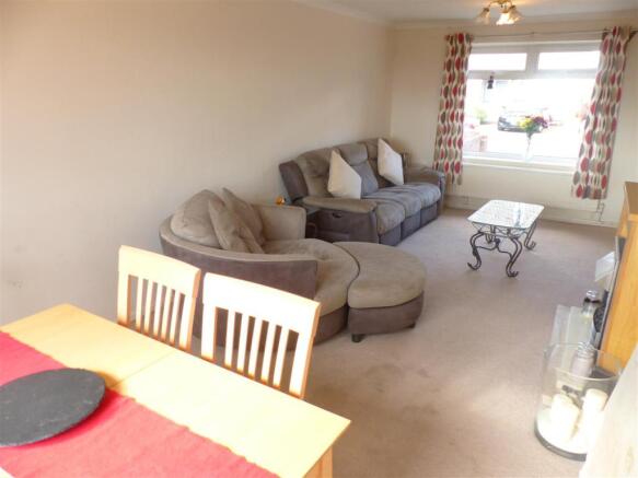 LIVING/DINING ROOM