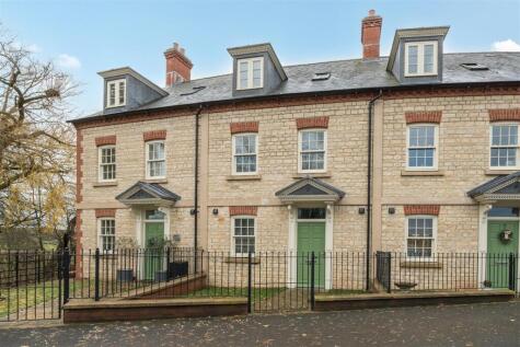 Northampton Road, Towcester, NN12