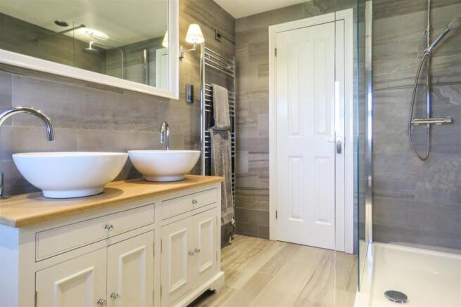 ENSUITE.JPG