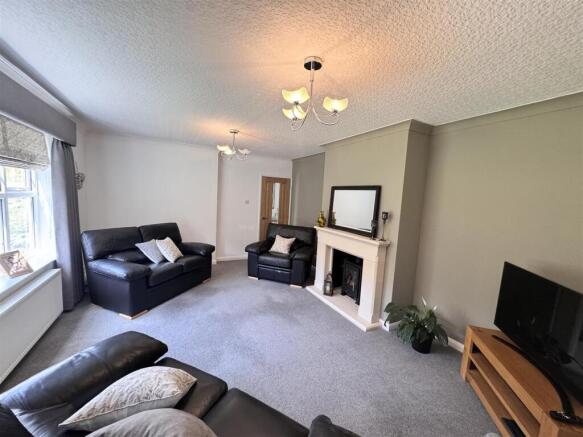 4 bed Detached Bungalow for sale Image 7